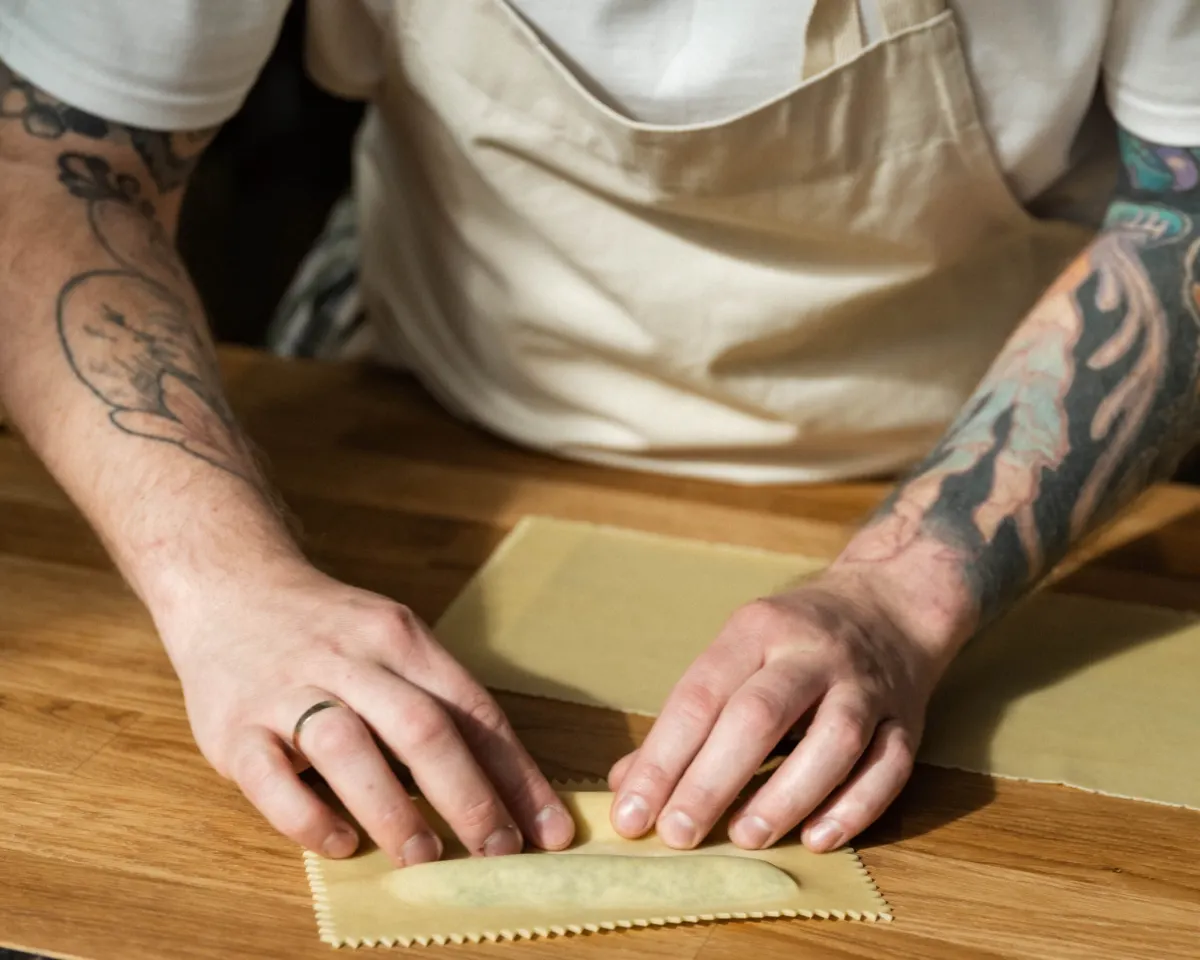 Formen der Ravioli in der PONTI-Küche