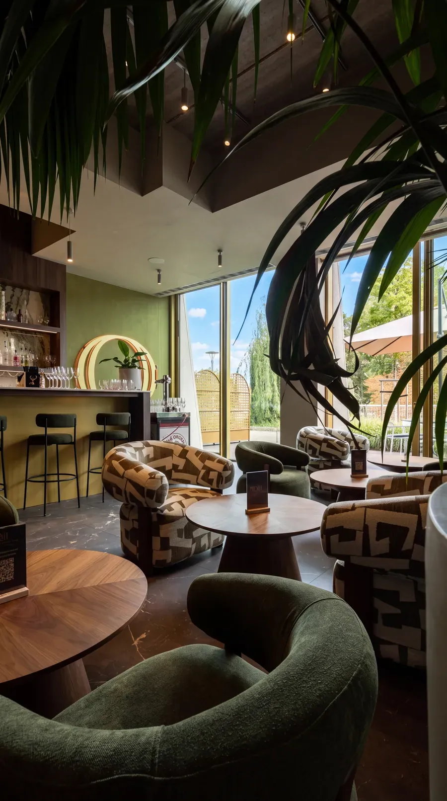 Lounge mit Blick ins Grüne
