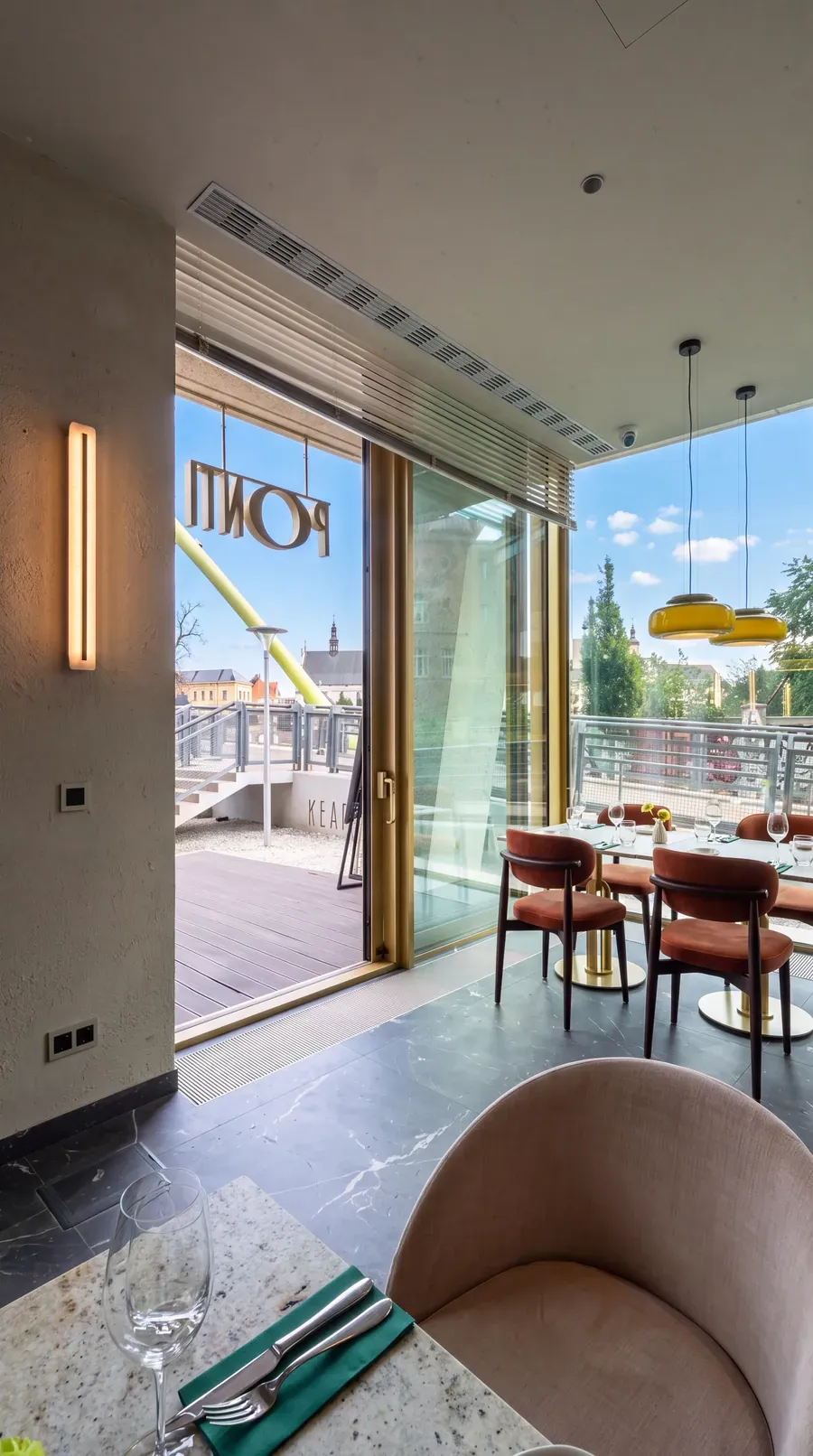 Ausgang zur Terrasse über der Oder