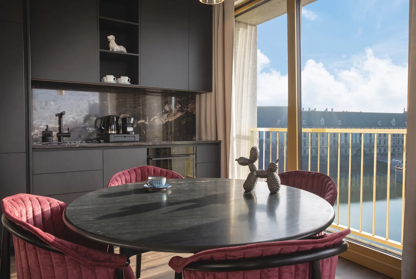Suite, zdjęcie 6