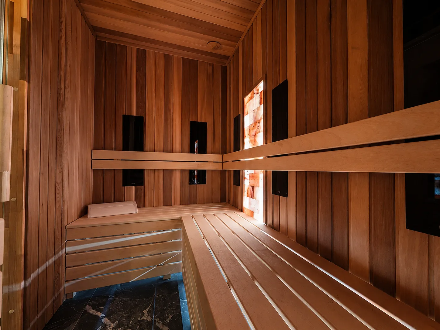 Salzwand in der Sauna im PONTI SPA