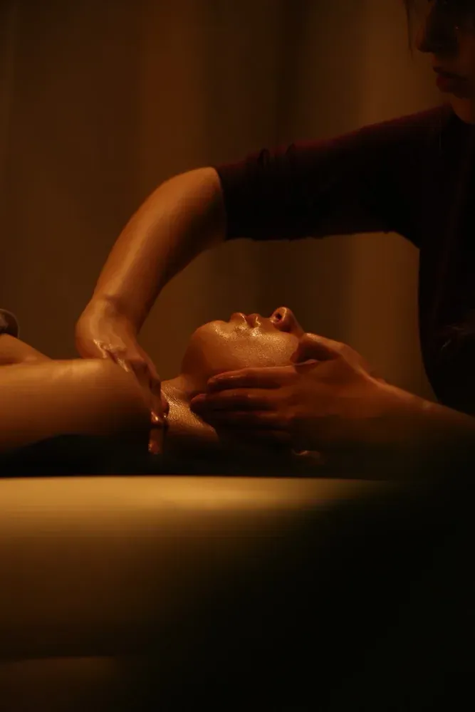 Hauseigene Massage für Gesicht, Hals und Dekolleté im PONTI SPA